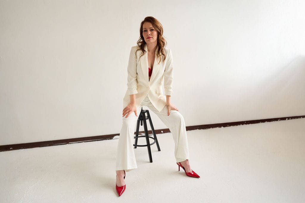 Isabelle van Gelderen - Rebel on Stage coach